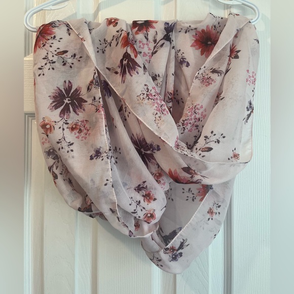 H&M | Floral Scarf - Picture 1 of 5